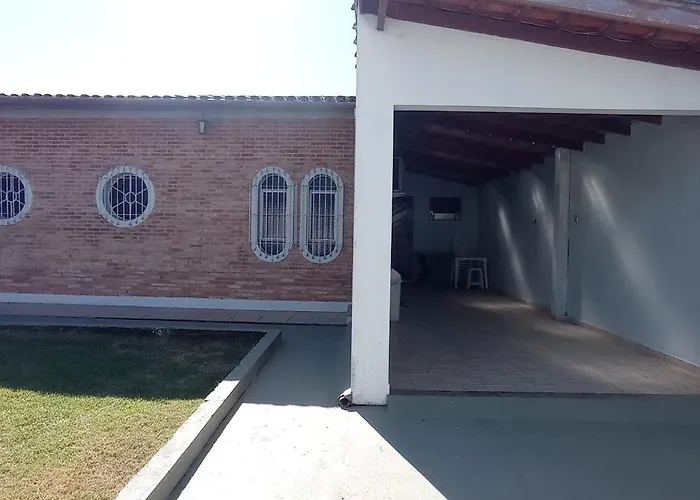 Casa Temporada No Indaia Com Wi-Fi E Churrasqueira